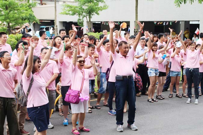 企業家庭日,員工熱情歡呼準備開始活動