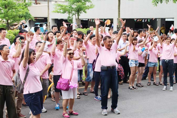 企業家庭日，員工熱情歡呼準備開始活動