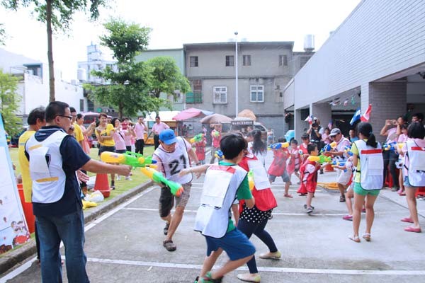 公司活動-親子競賽，夏日一起進行水槍大賽