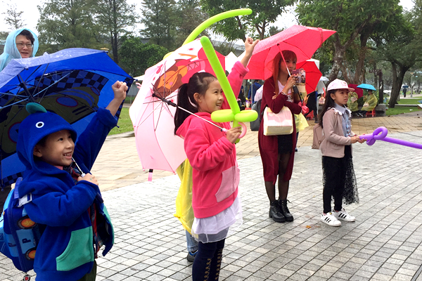 家庭日下雨