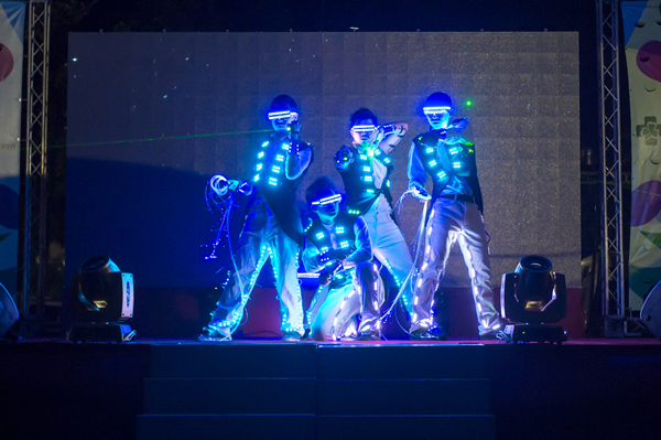 LED舞蹈秀，科技感十足的吸睛表演