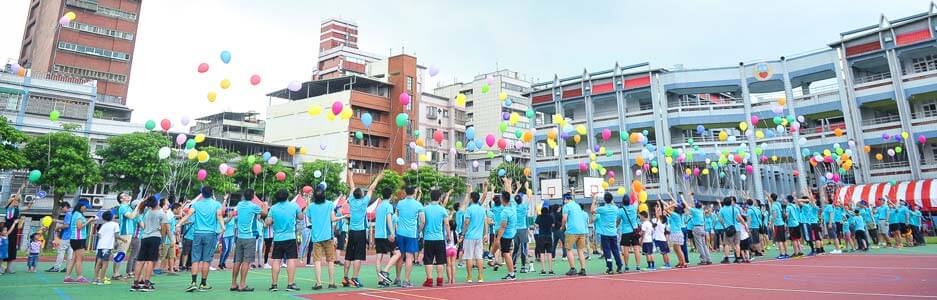 中華凸版20周年家庭日正式開始,全員升起繽紛氣球