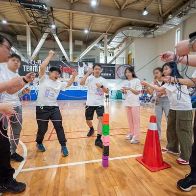 公司team building運動會的活動企劃，同仁合力完成團體闖關、遊戲挑戰
